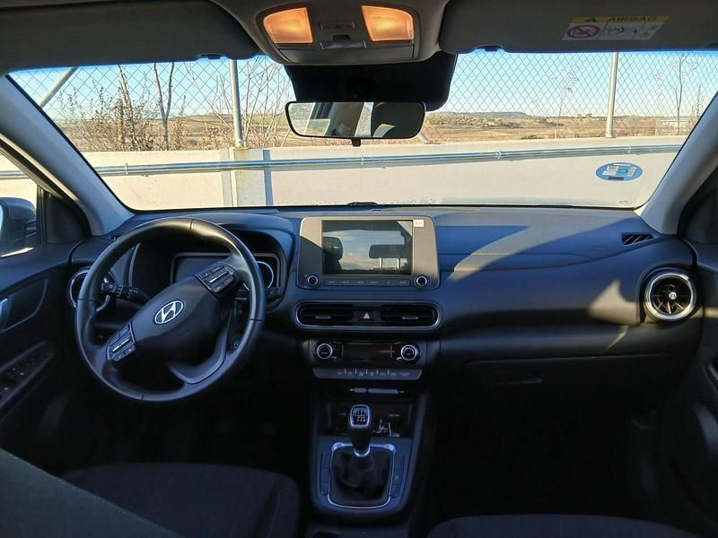 Usado Hyundai Kona 120 CV (88 kW) 2021 Gris SUV
