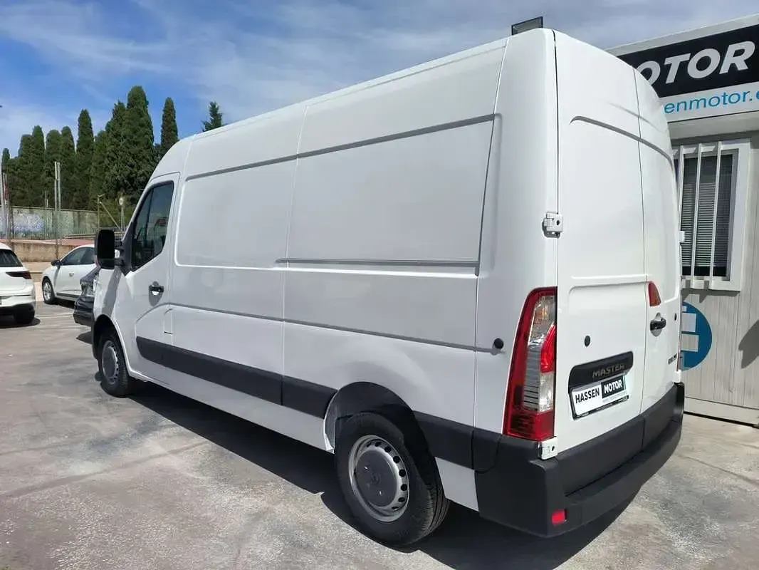 Usado Renault Master 135 CV (99 kW) 2021 Blanco Monovolumen