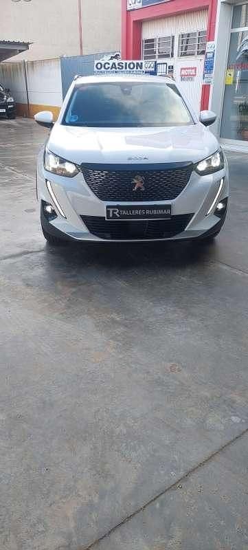 Usado Peugeot 2008 Allure 110 CV (80 kW) 2021 Blanco SUV