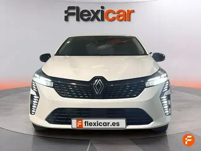 Begagnad Renault Clio V Evolution 90 HK (66 kW) 2024 Vit Sedan