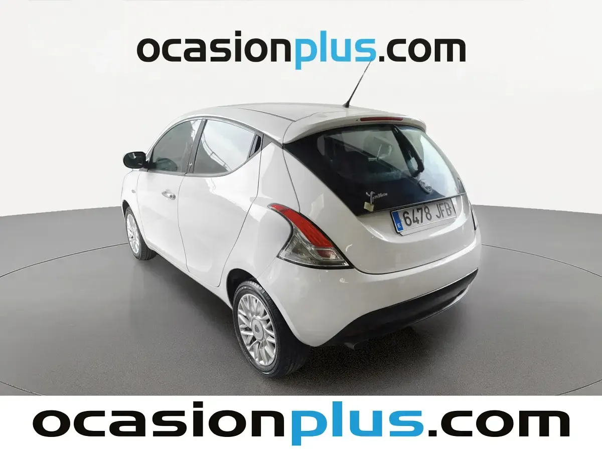 Usado Lancia Ypsilon Gold 69 CV (50 kW) 2015 Blanco Utilitario