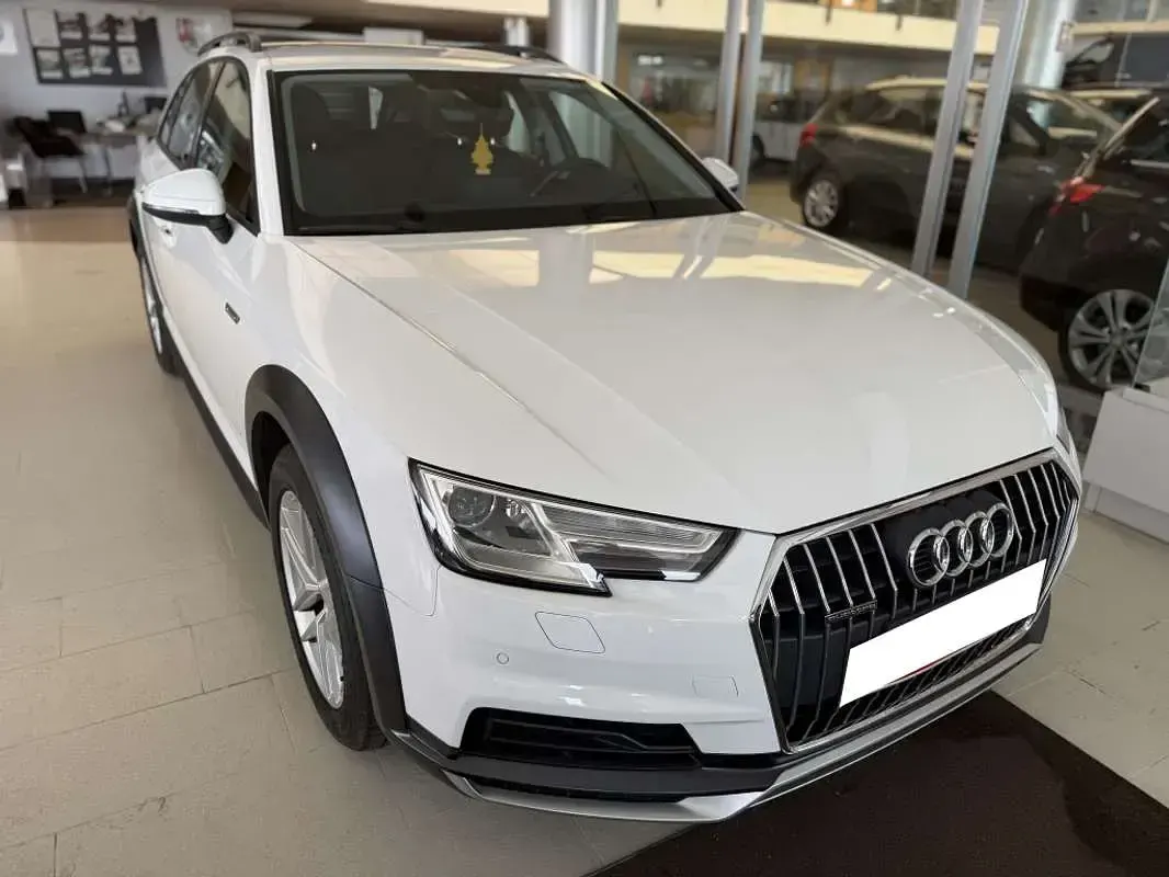 Usado Audi A4 Allroad 163 CV (119 kW) 2018 Blanco Familiar