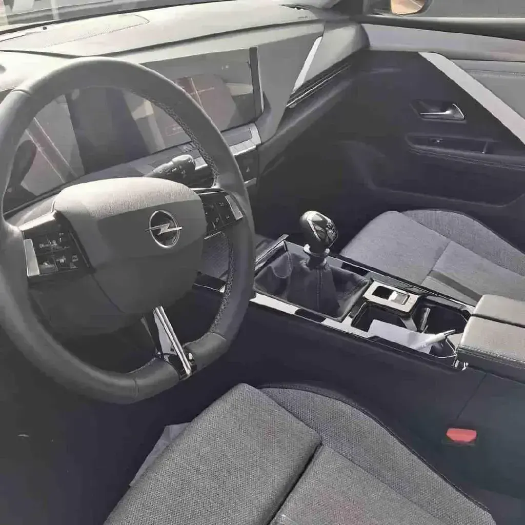 Usado Opel Astra Elegance 130 CV (95 kW) 2023 Otro Utilitario