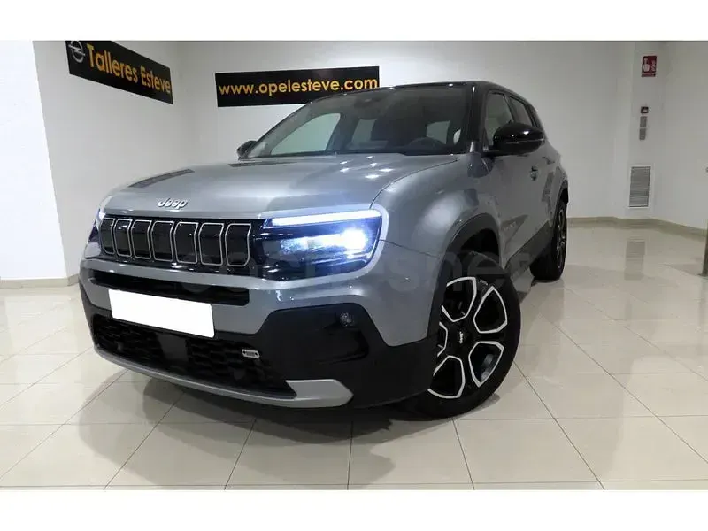 Usado Jeep Avenger Summit 100 CV (73 kW) 2023 Gris / plata SUV