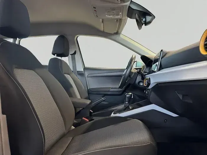 Usado Seat Arona Style 115 CV (84 kW) 2024 Gris plata SUV