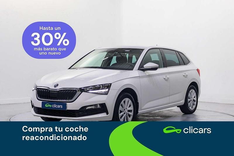 Usado Skoda Scala Selection 116 CV (85 kW) 2023 Blanco Utilitario