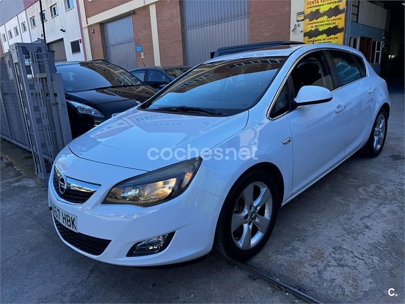 Usado Opel Astra Selective 110 CV (80 kW) 2011 Blanco Berlina