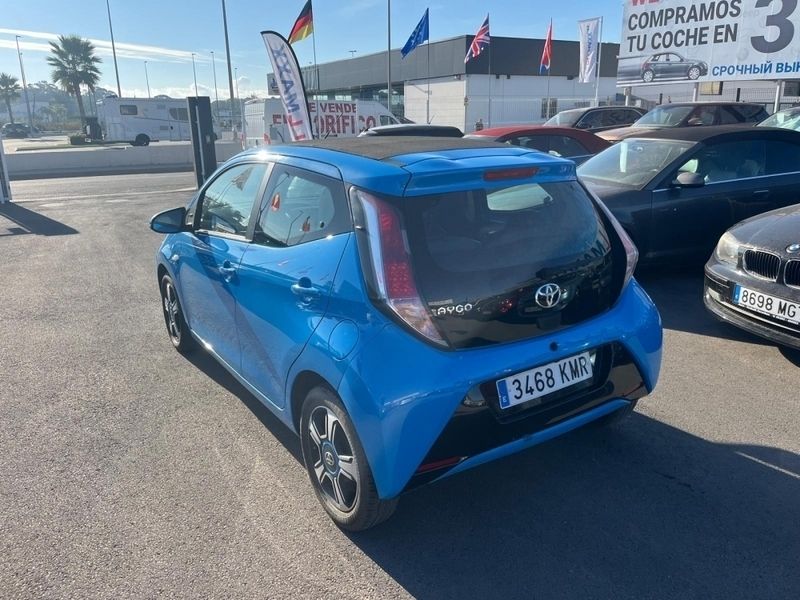 Usado Toyota Aygo 72 CV (52 kW) 2017 Azul metalico Utilitario