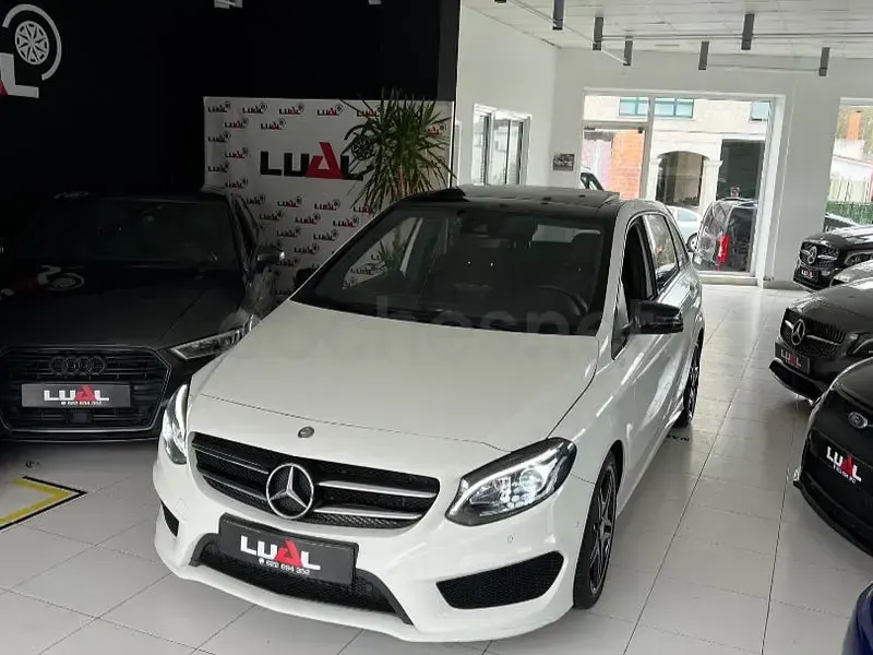 Usado Mercedes B220 AMG line 177 CV (130 kW) 2014 Blanco Utilitario