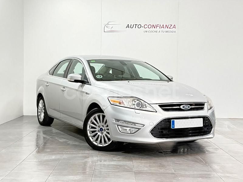 Usado Ford Mondeo Titanium 140 CV (102 kW) 2012 Gris / plata Berlina