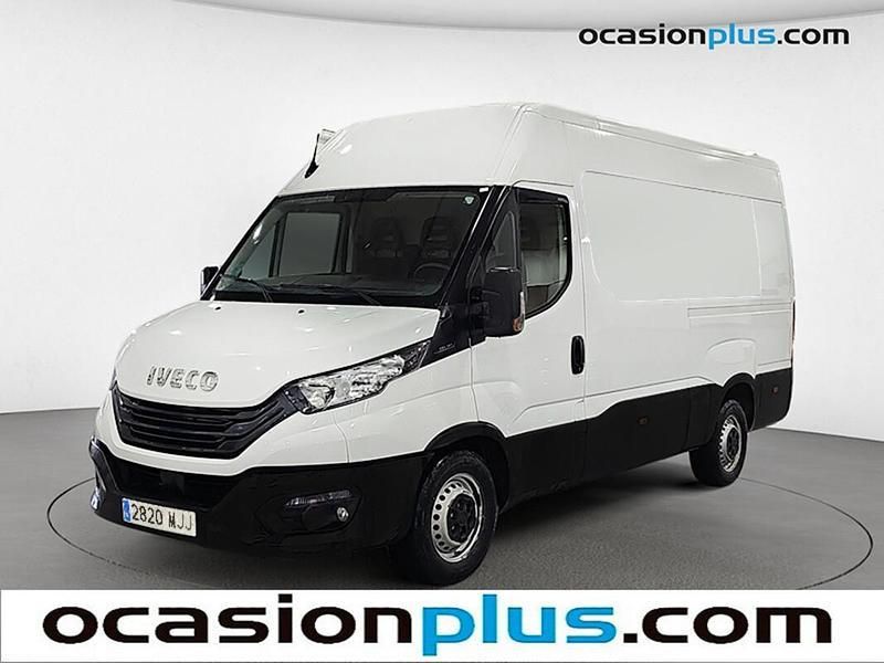 Blanco Usado 2023 Iveco Daily Berlina | 25.537 € (Precio justo) - Imagen 1/4