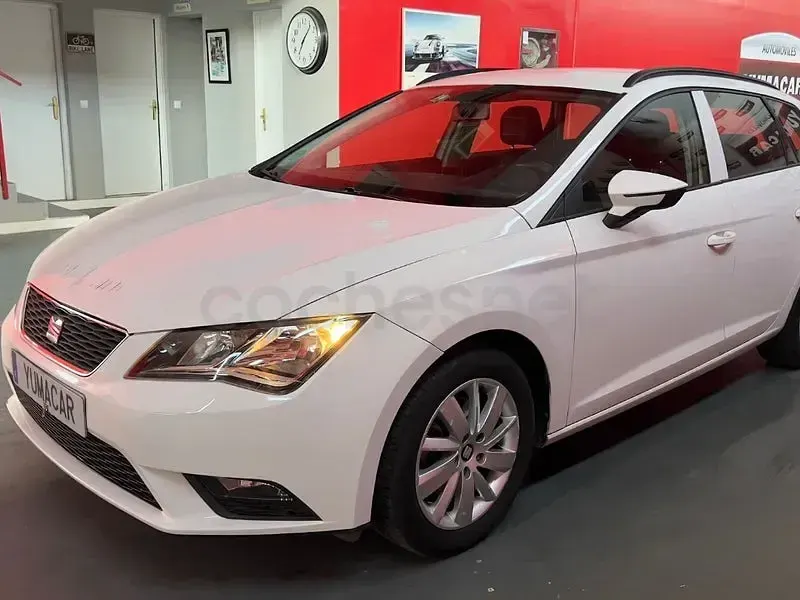 Usado Seat Leon Style Plus 150 CV (110 kW) 2016 Blanco Familiar