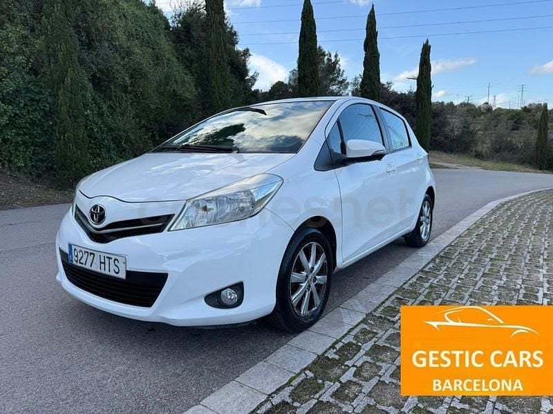 Blanco Usado 2013 Toyota Yaris City Berlina | 5990 € (Precio justo) - Imagen 1/4