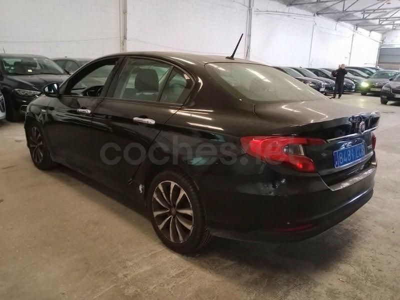 Usado Fiat Tipo Lounge 95 CV (69 kW) 2019 Negro Berlina