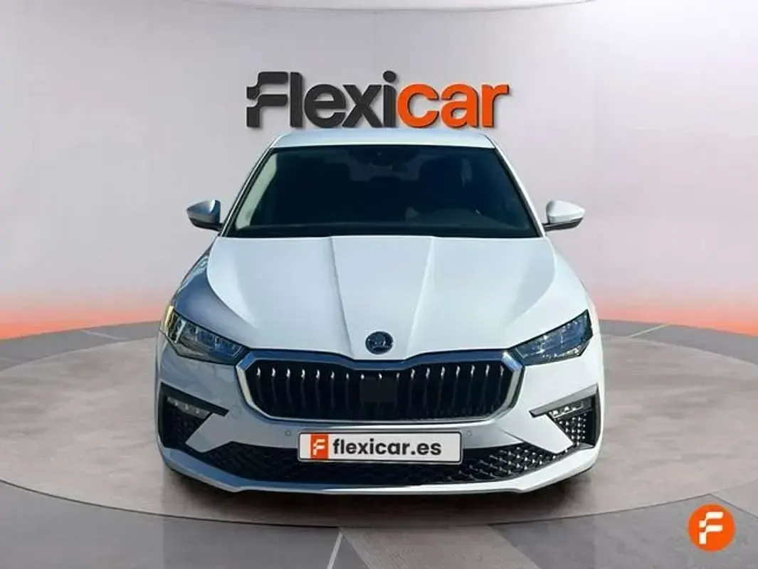 Usado Skoda Scala Selection 116 CV (85 kW) 2025 Blanco Utilitario