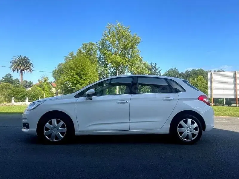 Usado Citroën C4 114 CV (83 kW) 2014 Blanco Berlina