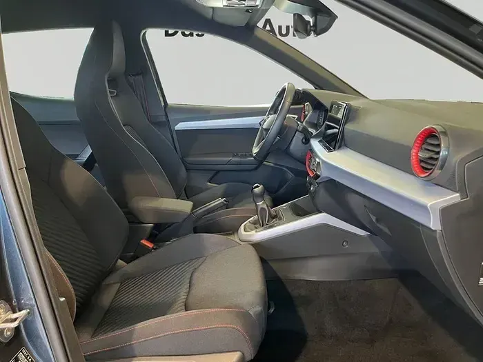 Usado Seat Arona FR 115 CV (84 kW) 2025 Gris SUV
