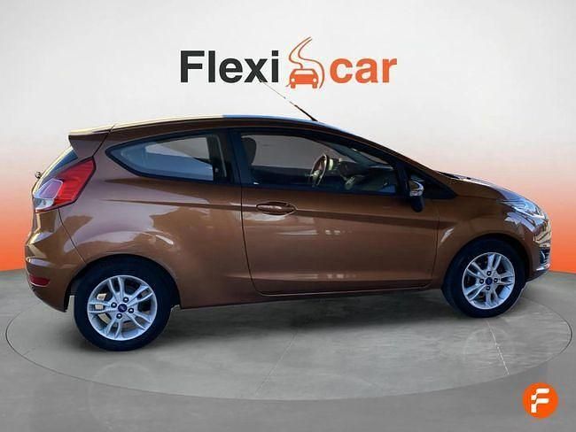 Usado Ford Fiesta Trend 100 CV (73 kW) 2016 Naranja Utilitario