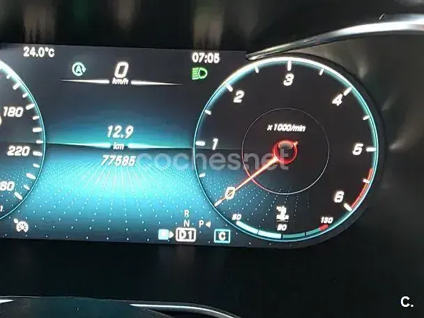 Usado Mercedes C220 194 CV (142 kW) 2021 Granate Coupe