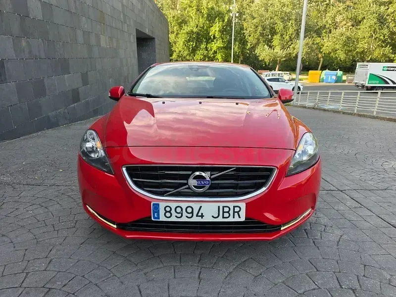 Usado Volvo V40 Kinetic 115 CV (84 kW) 2015 Rojo Berlina