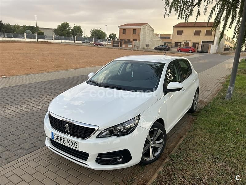 Blanco Usado 2019 Peugeot 308 Access Berlina | 9400 € (Precio justo) - Imagen 1/4