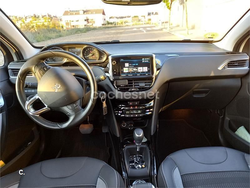 Usado Peugeot 2008 Allure 110 CV (80 kW) 2018 Blanco SUV