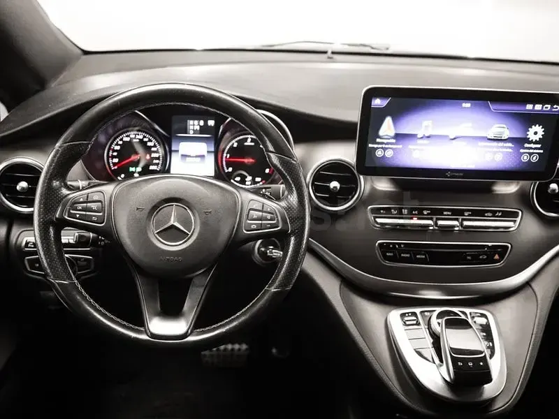 Usado Mercedes V220 163 CV (119 kW) 2016 Rojo Monovolumen