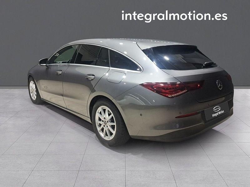 Usado Mercedes CLA180 Shooting Brake 115 CV (84 kW) 2020 Gris Familiar
