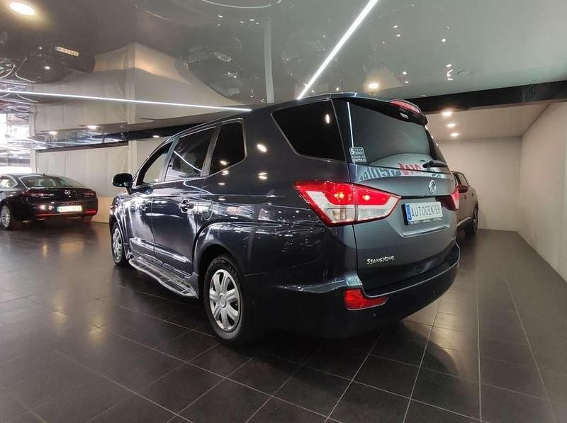 Usado Ssangyong (KGM) Rodius 178 CV (130 kW) 2018 Gris Monovolumen