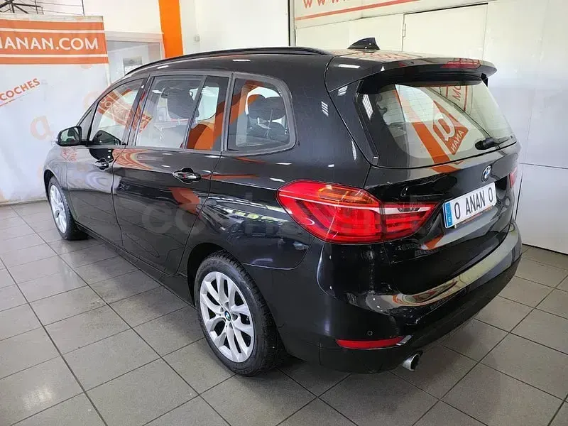 Usado BMW 218 Comfort Edition 150 CV (110 kW) 2018 Negro Familiar