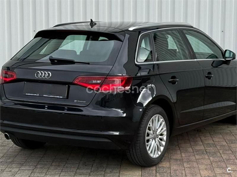 Usado Audi A3 Attraction 105 CV (77 kW) 2013 Negro Berlina