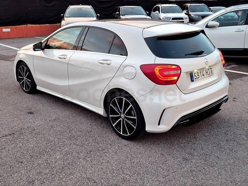 Usado Mercedes A180 AMG line 109 CV (80 kW) 2013 Blanco Berlina