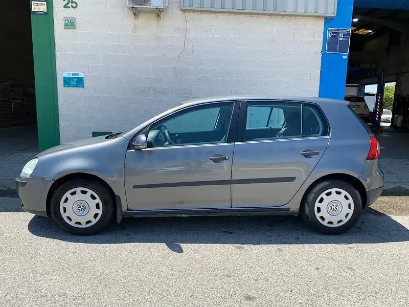 Usado VW Golf IV Sportline 115 CV (84 kW) 2005 Gris / plata Berlina