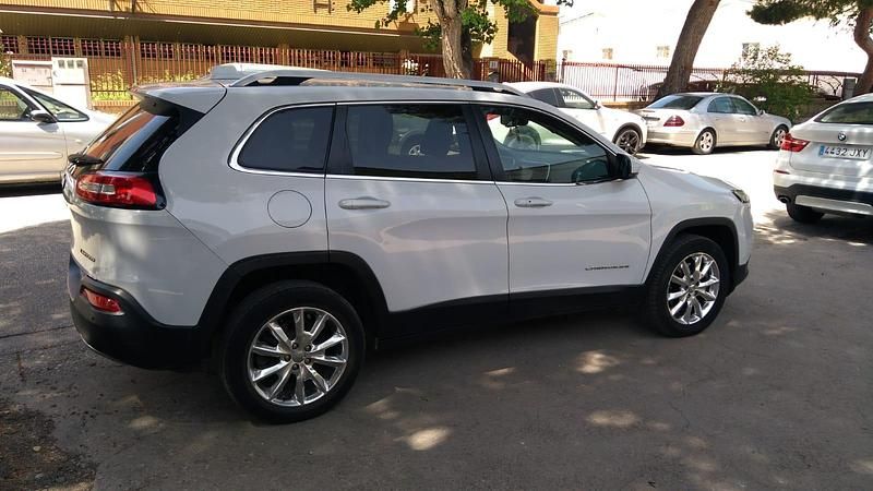 Usado Jeep Cherokee Limited 140 CV (102 kW) 2015 Blanco SUV