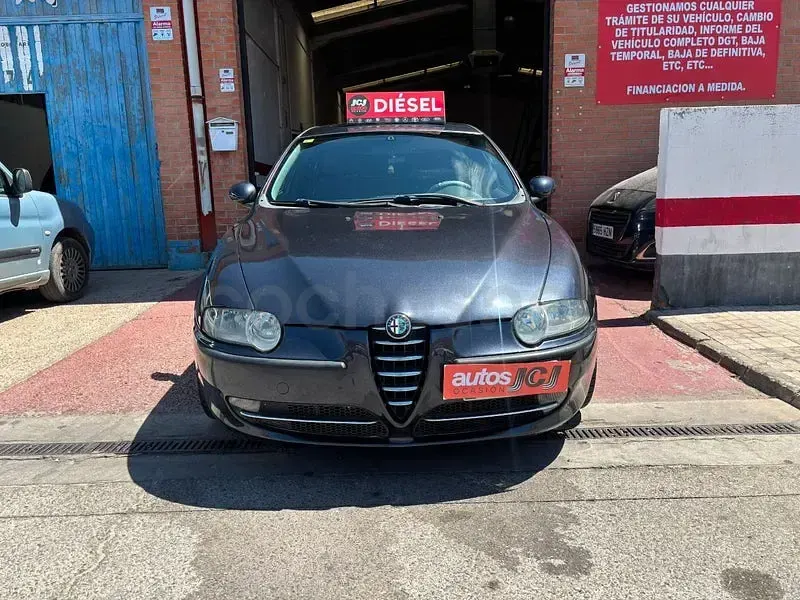 Usado Alfa Romeo 147 Distinctive 115 CV (84 kW) 2004 Negro Utilitario