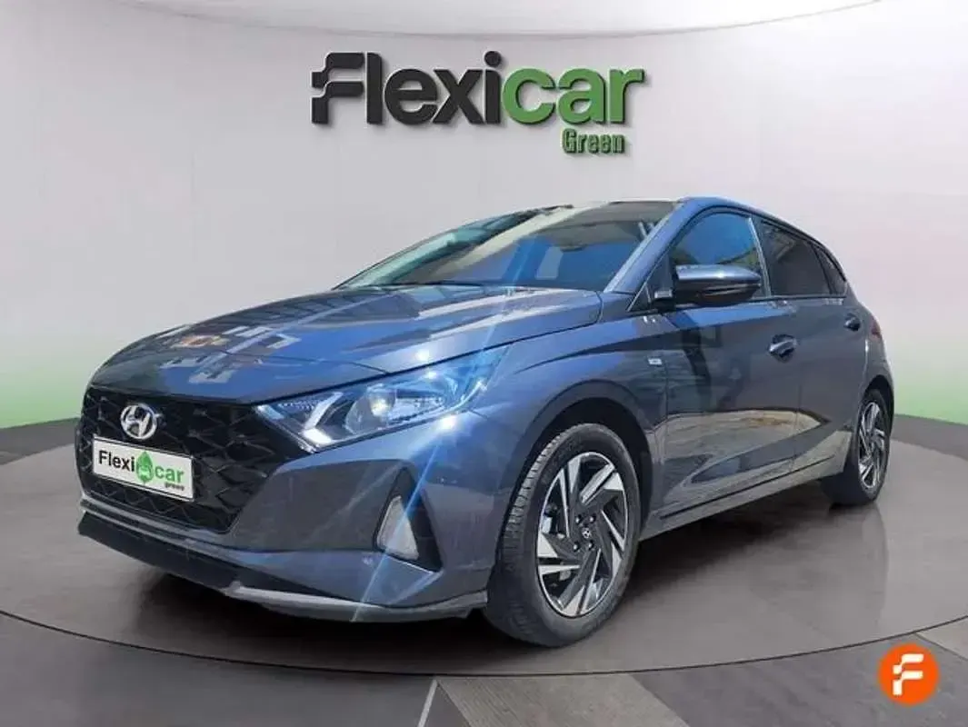 Usado Hyundai i20 101 CV (74 kW) 2022 Gris Utilitario