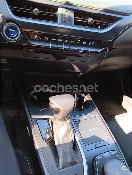 Usado Lexus UX 184 CV (135 kW) 2022 Gris / plata SUV