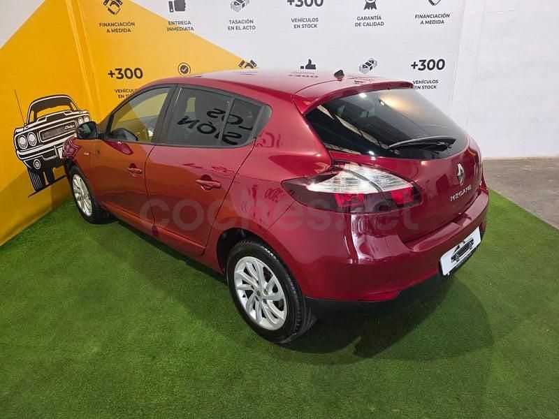 Usado Renault Mégane LIMITED 95 CV (69 kW) 2015 Granate Berlina