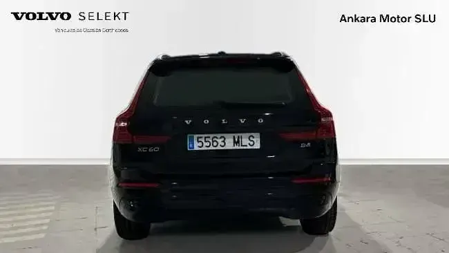 Käytetty Volvo XC60 Core 197 HP (144 kW) 2023 Musta Katumaasturi