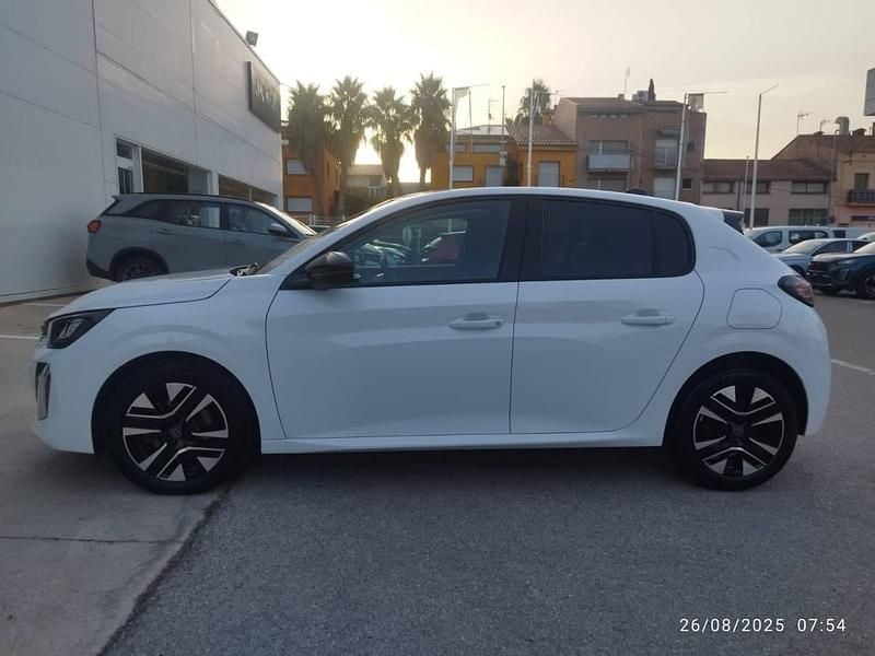 Usado Peugeot 208 Allure 100 CV (73 kW) 2024 Blanco Utilitario