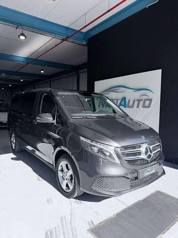 Plateado Usado 2024 Mercedes V220 Style Monovolumen | 59.990 € (Buen precio) - Imagen 1/4