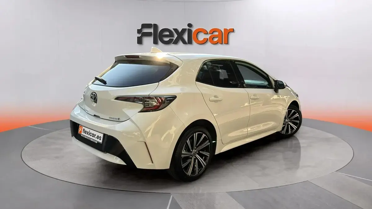 Usado Toyota Corolla Style 122 CV (89 kW) 2022 Blanco Berlina