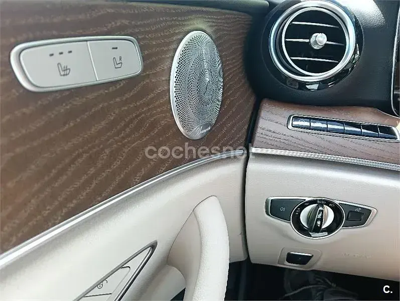 Używany Mercedes E300 306 KM (225 kW) 2020 Niebieski Kombi