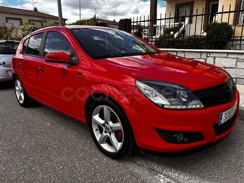 Usado Opel Astra Sport 115 CV (84 kW) 2008 Rojo Berlina