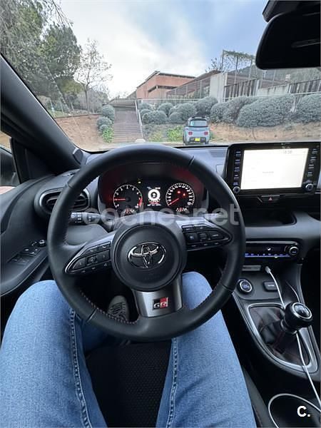 Usado Toyota Yaris 261 CV (191 kW) 2021 Blanco Utilitario