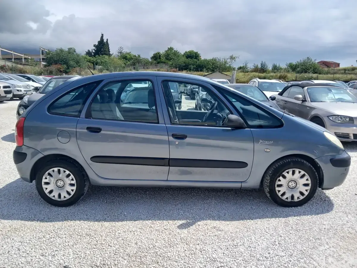 Usado Citroën Xsara Exclusive 92 CV (67 kW) 2010 Gris Monovolumen