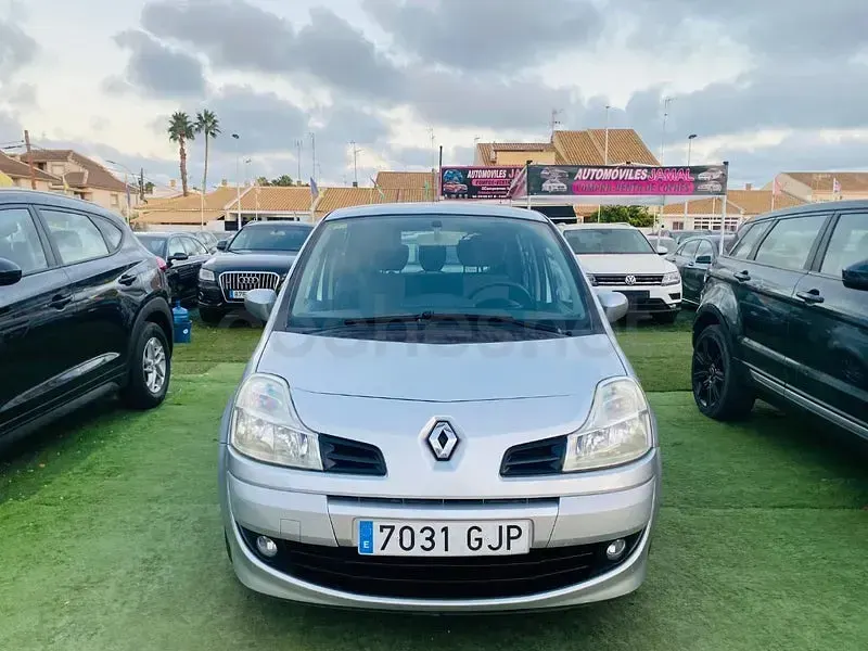 Usado Renault Grand Modus Dynamique 100 CV (73 kW) 2009 Gris / plata Monovolumen