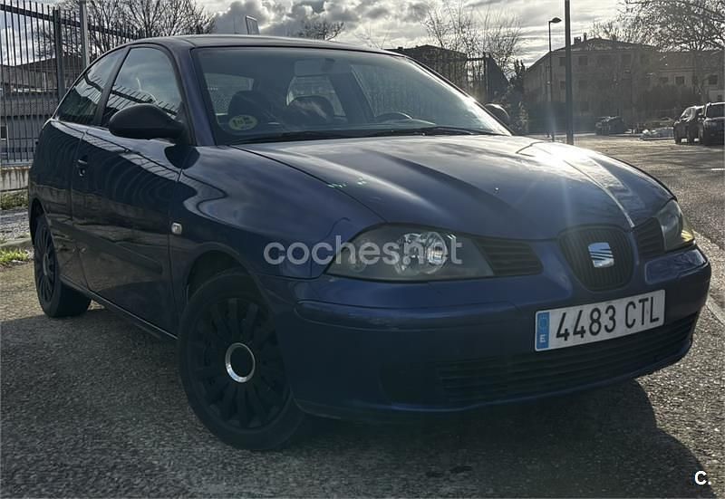 Usado Seat Ibiza Stella 75 CV (55 kW) 2004 Azul Utilitario