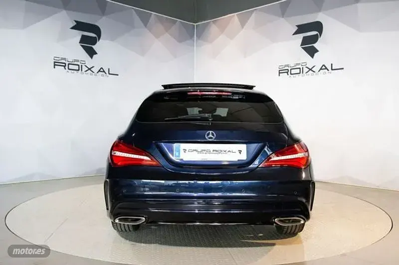 Usado Mercedes CLA220 Shooting Brake AMG 177 CV (130 kW) 2018 Azul Familiar