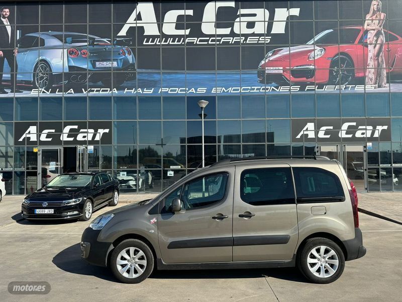 Usado Peugeot Partner Tepee Active 119 CV (87 kW) 2017 Gris Monovolumen